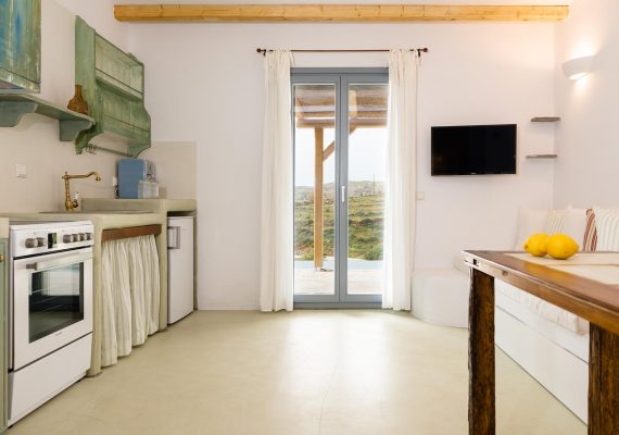 Thaumas Luxury Suite with Sea & Pool View