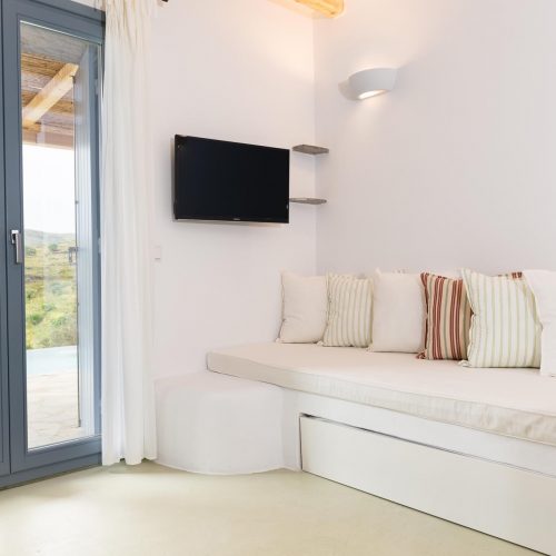 Thaumas Luxury Suite with Sea & Pool View