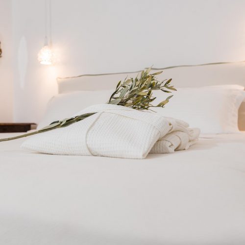 Thaumas Luxury Suite with Sea & Pool View