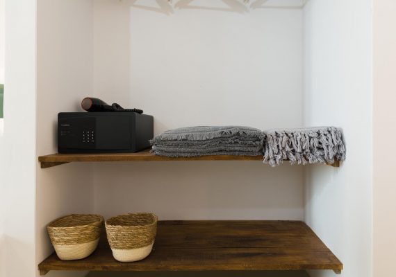 Thaumas Luxury Suite with Sea & Pool View