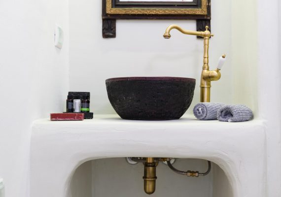 Thaumas Luxury Suite with Sea & Pool View