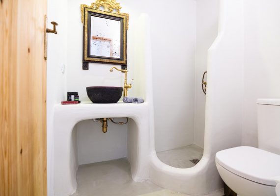 Thaumas Luxury Suite with Sea & Pool View