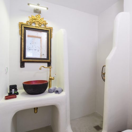 Thaumas Luxury Suite with Sea & Pool View