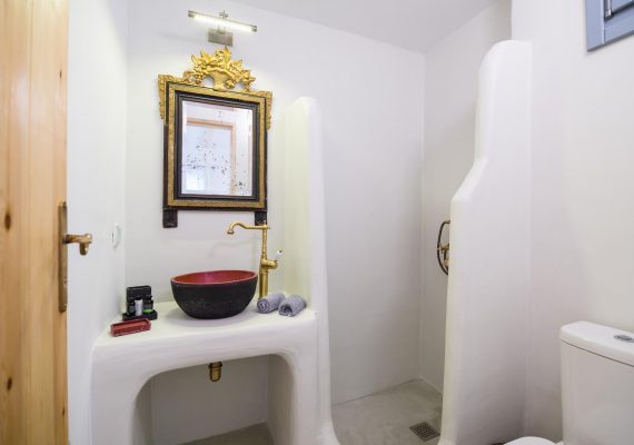 Thaumas Luxury Suite with Sea & Pool View