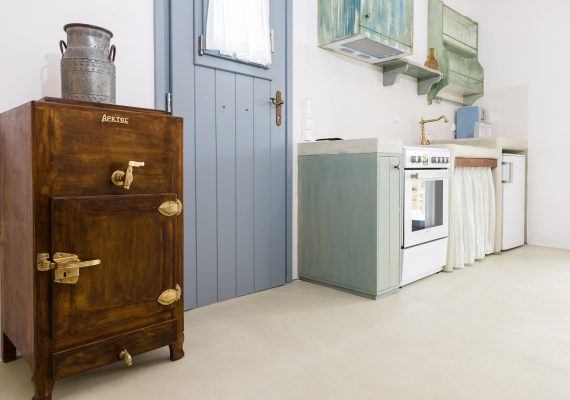 Thaumas Luxury Suite with Sea & Pool View