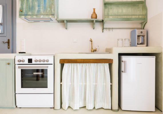 Thaumas Luxury Suite with Sea & Pool View